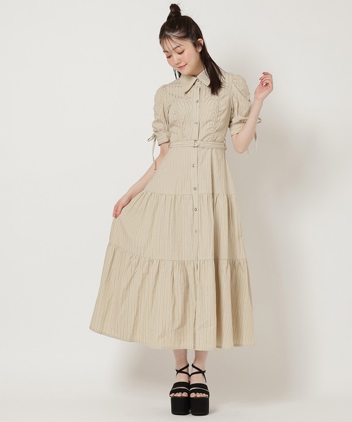 REDYAZEL(レディアゼル)の「ストライプティアードシャツワンピース(ワンピース・レディース・ブルー/ベージュ/ネイビー・SMALL/MEDIUM)」の2枚目の写真