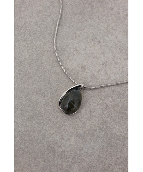 AZUL by moussy（アズールバイマウジー）の「ストーンライクモチーフネックレス（ネックレス・レディース・グリーン/ブラック・FREE）」の6枚目の写真