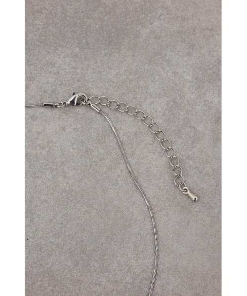 AZUL by moussy（アズールバイマウジー）の「ストーンライクモチーフネックレス（ネックレス・レディース・グリーン/ブラック・FREE）」の7枚目の写真