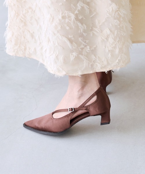 menue(メヌエ)の「クロスストラップ ポインテッドトゥ ヒールパンプス(パンプス・レディース・シルバー/ブラウン/ブラック/レッド・22.0cm/25.5cm/23.0cm/24.0cm/25.0cm/26.0cm/21.5cm/22.5cm/23.5cm/24.5cm)」の7枚目の写真