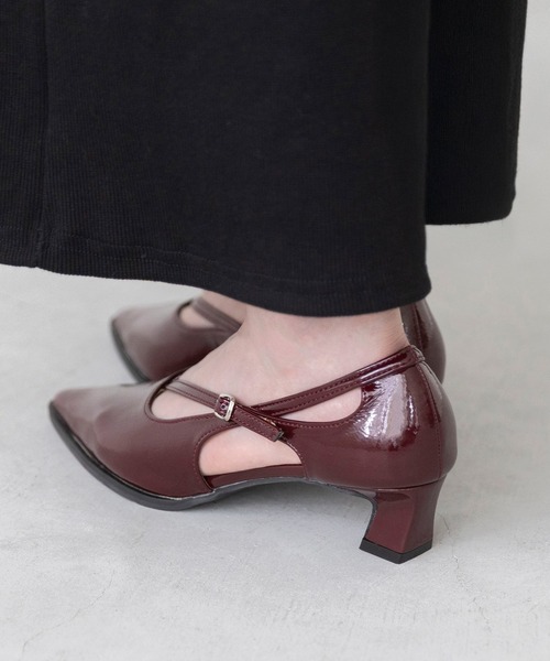 menue（メヌエ）の「クロスストラップ ポインテッドトゥ ヒールパンプス（パンプス・レディース・シルバー/ブラウン/ブラック/レッド/ブラウン系・22.0cm/25.5cm/23.0cm/24.0cm/25.0cm/26.0cm/21.5cm/22.5cm/23.5cm/24.5cm）」の20枚目の写真