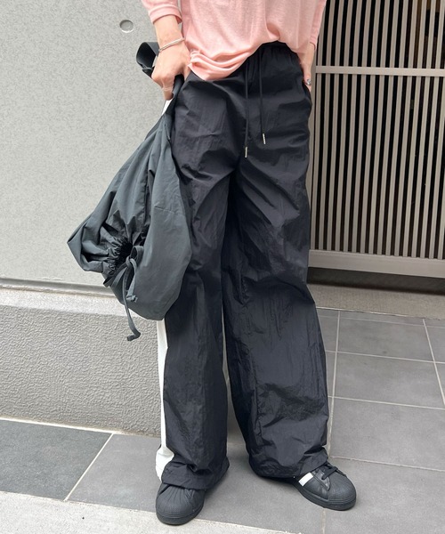 ABYS(アビス)の「サイドラインナイロンパンツ(その他パンツ・レディース・ブラック/チャコールグレー・FREE)」の14枚目の写真