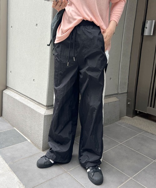 ABYS(アビス)の「サイドラインナイロンパンツ(その他パンツ・レディース・ブラック/チャコールグレー・FREE)」の17枚目の写真