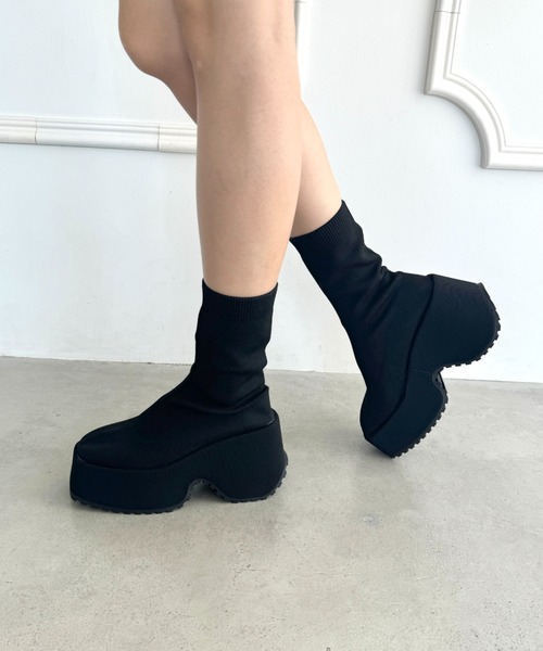 Loueme(ルエム)の「ボリュームソールソックスブーツ(ブーツ・レディース・ブラック・23.5cm/24.5cm/22.5cm)」の3枚目の写真
