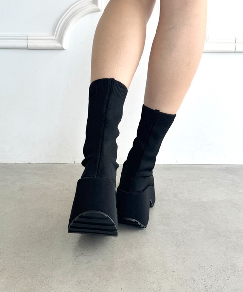 Loueme(ルエム)の「ボリュームソールソックスブーツ(ブーツ・レディース・ブラック・23.5cm/24.5cm/22.5cm)」の4枚目の写真