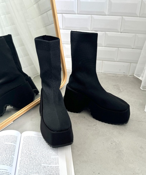 Loueme(ルエム)の「ボリュームソールソックスブーツ(ブーツ・レディース・ブラック・23.5cm/24.5cm/22.5cm)」の5枚目の写真