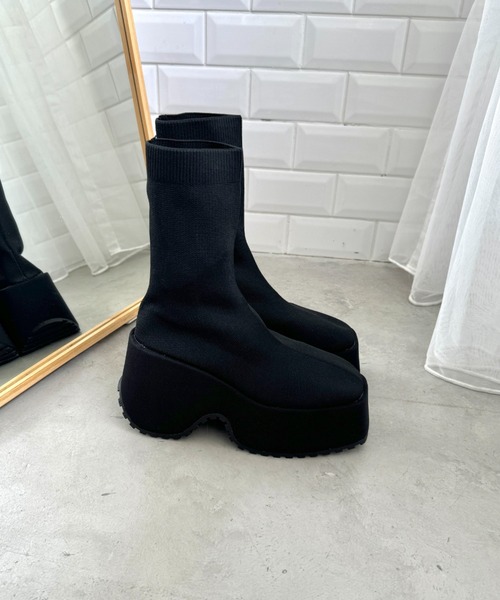 Loueme(ルエム)の「ボリュームソールソックスブーツ(ブーツ・レディース・ブラック・23.5cm/24.5cm/22.5cm)」の8枚目の写真