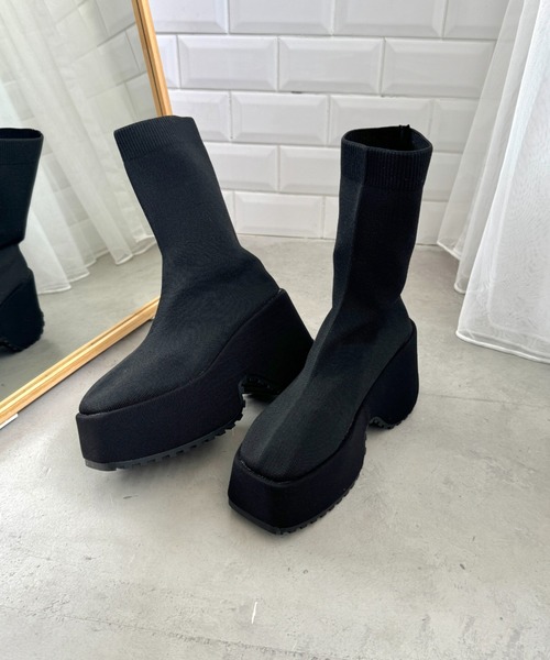 Loueme(ルエム)の「ボリュームソールソックスブーツ(ブーツ・レディース・ブラック・23.5cm/24.5cm/22.5cm)」の6枚目の写真