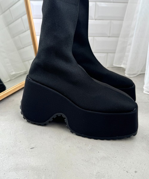 Loueme(ルエム)の「ボリュームソールソックスブーツ(ブーツ・レディース・ブラック・23.5cm/24.5cm/22.5cm)」の11枚目の写真