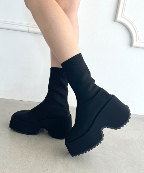 Loueme(ルエム)の「ボリュームソールソックスブーツ(ブーツ・レディース・ブラック・23.5cm/24.5cm/22.5cm)」の13枚目の写真