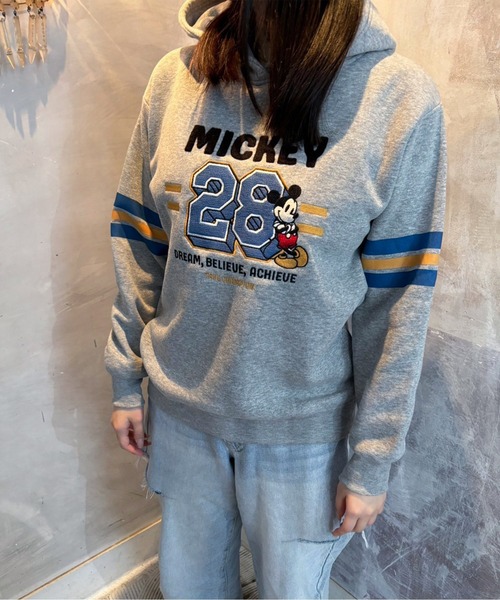 Disney（ディズニー）の「【DISNEY/ディズニー】裏起毛 総刺繍プル