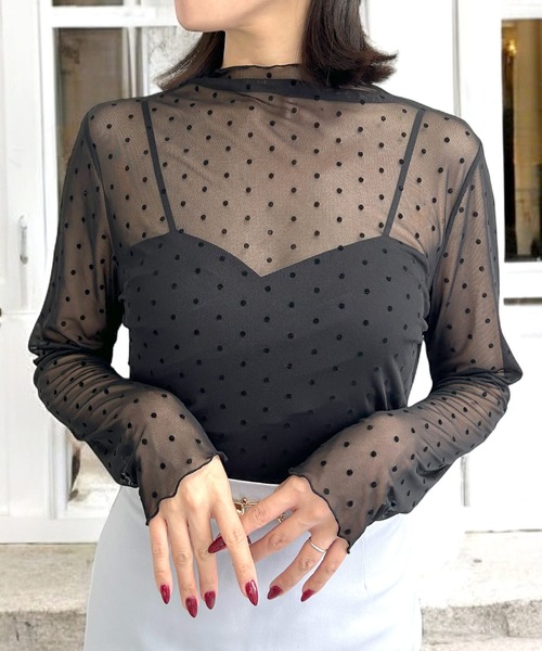Julia Boutique(ジュリアブティック)の「選べるドット柄・花柄 フロッキー加工 シアーカットソートップス(Tシャツ/カットソー・レディース・ブラック系2/ブラック系1/ホワイト・ONE)」の3枚目の写真