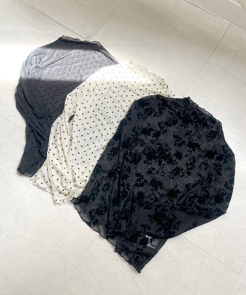 Julia Boutique(ジュリアブティック)の「選べるドット柄・花柄 フロッキー加工 シアーカットソートップス(Tシャツ/カットソー・レディース・ブラック系2/ブラック系1/ホワイト・ONE)」の6枚目の写真