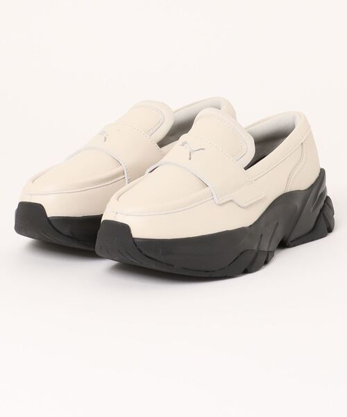 PUMA(プーマ)の「LOAFYR WNS 397730-02(ローファー・レディース・ホワイト・23.0cm/23.5cm/24.0cm/24.5cm/25.0cm/22.5cm/25.5cm)」の2枚目の写真