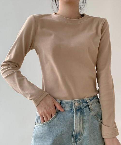 SEU(エスイーユー)の「インナー長袖Tシャツクルーネック フリース ストレッチ ゆったり 韓国ファッション 秋冬 ユニセックス(Tシャツ/カットソー・レディース・ホワイト/ベージュ/グレー/ブラック/ダークブラウン・フリー)」の5枚目の写真