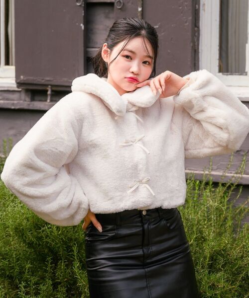 ems excite（エムズエキサイト）の「リボンFファーJK（その他アウター