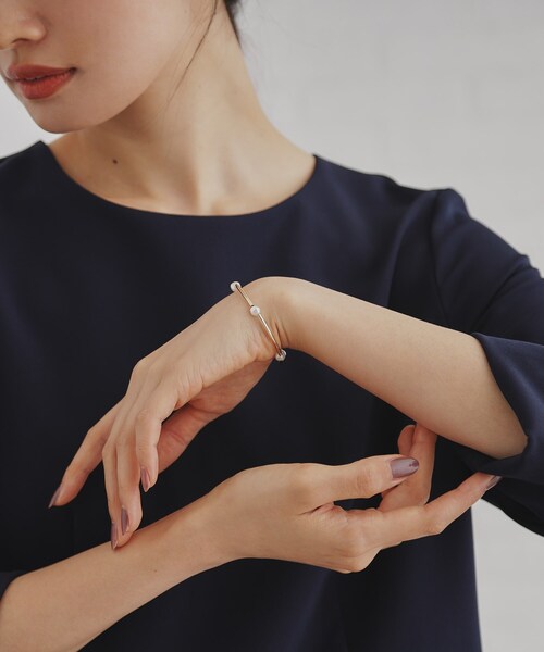 OPAQUE.CLIP(オペークドットクリップ)の「2連フェイクパールブレスレット(ブレスレット・レディース・シルバー/ゴールド・00)」の9枚目の写真