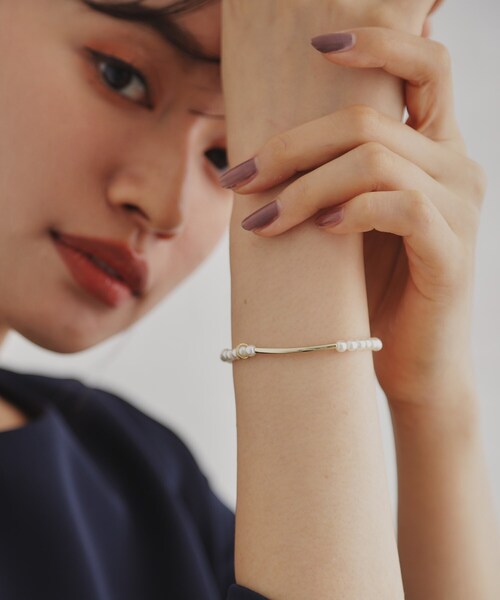 OPAQUE.CLIP(オペークドットクリップ)の「2連フェイクパールブレスレット(ブレスレット・レディース・シルバー/ゴールド・00)」の10枚目の写真