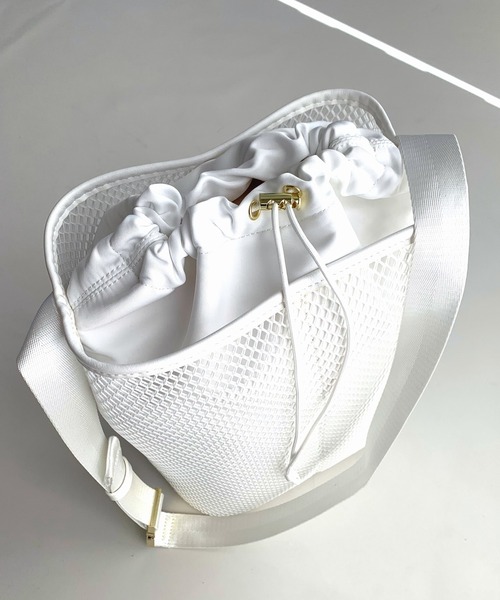 Q（キュー）の「メッシュバケットバッグ（ショルダーバッグ・レディース・アイボリー/オリーブ・ONE SIZE）」の11枚目の写真