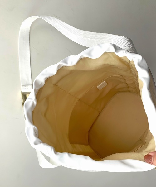 Q（キュー）の「メッシュバケットバッグ（ショルダーバッグ・レディース・アイボリー/オリーブ・ONE SIZE）」の13枚目の写真