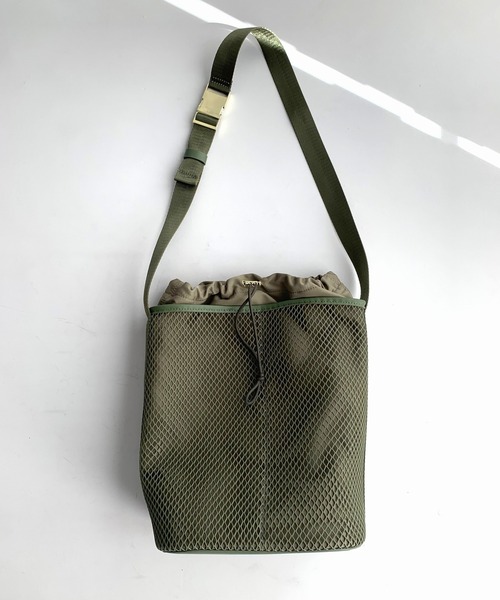 Q（キュー）の「メッシュバケットバッグ（ショルダーバッグ・レディース・アイボリー/オリーブ・ONE SIZE）」の9枚目の写真