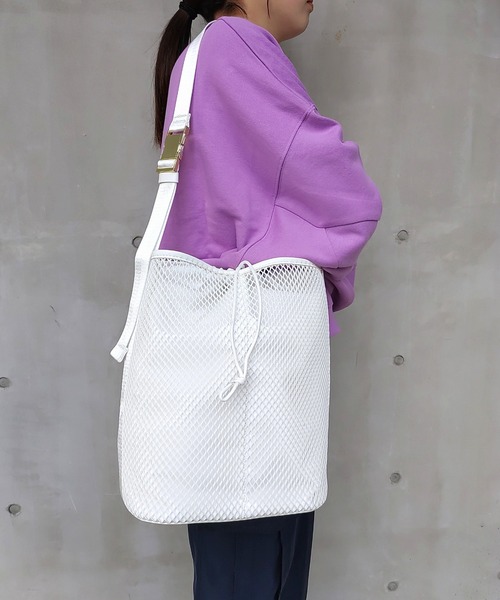 Q（キュー）の「メッシュバケットバッグ（ショルダーバッグ・レディース・アイボリー/オリーブ・ONE SIZE）」の22枚目の写真