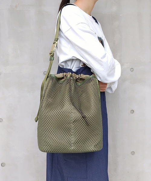 Q（キュー）の「メッシュバケットバッグ（ショルダーバッグ・レディース・アイボリー/オリーブ・ONE SIZE）」の3枚目の写真