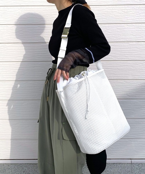 Q（キュー）の「メッシュバケットバッグ（ショルダーバッグ・レディース・アイボリー/オリーブ・ONE SIZE）」の4枚目の写真