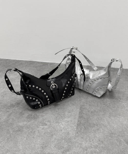 LVEU.（ラブユ.）の「【LVEU.】スタッズデザインハンドバッグ / バッグ BAG かばん ショルダー ワンショルダー スタッズ フラップ ジップ ファスナー 横長 ハンドバッグ ブラック シルバー（ハンドバッグ・レディース・シルバー/ブラック・FREE）」の3枚目の写真