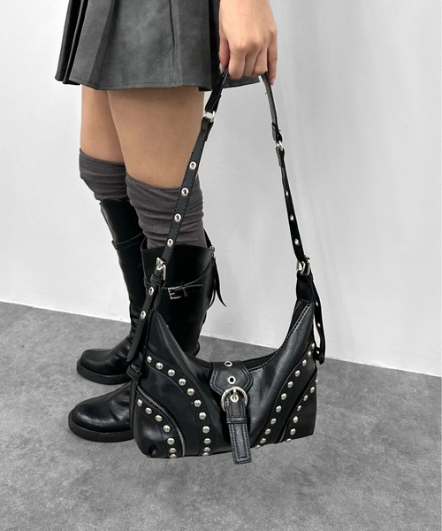 LVEU.（ラブユ.）の「【LVEU.】スタッズデザインハンドバッグ / バッグ BAG かばん ショルダー ワンショルダー スタッズ フラップ ジップ ファスナー 横長 ハンドバッグ ブラック シルバー（ハンドバッグ・レディース・シルバー/ブラック・FREE）」の12枚目の写真