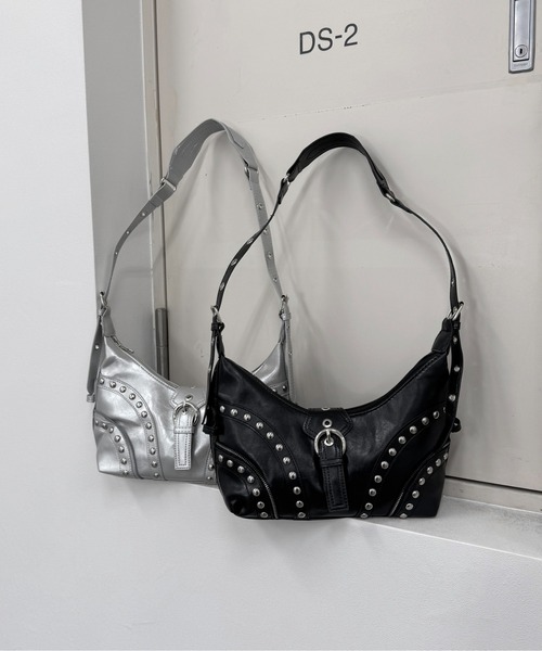 LVEU.（ラブユ.）の「【LVEU.】スタッズデザインハンドバッグ / バッグ BAG かばん ショルダー ワンショルダー スタッズ フラップ ジップ ファスナー 横長 ハンドバッグ ブラック シルバー（ハンドバッグ・レディース・シルバー/ブラック・FREE）」の13枚目の写真