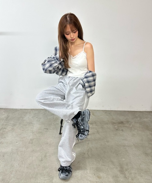 RAY CASSIN（レイカズン）の「【サイズ展開あり】パット付レースキャミ（キャミソール・レディース・アイボリー/ブラック系その他2/ブルー系その他2/ホワイト系その他2/ホワイト系その他/ミント/ホワイト系その他3・FREE/S）」の12枚目の写真