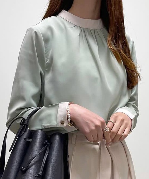 aquagarage（アクアガレージ）の「バイカラーギャザーブラウス（シャツ/ブラウス・レディース・アイボリー/ブラック/グレイッシュベージュ/ライトグリーン・M/L/S/LL）」の4枚目の写真