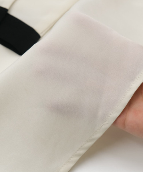 aquagarage（アクアガレージ）の「バイカラーギャザーブラウス（シャツ/ブラウス・レディース・アイボリー/ブラック/グレイッシュベージュ/ライトグリーン・M/L/S/LL）」の20枚目の写真