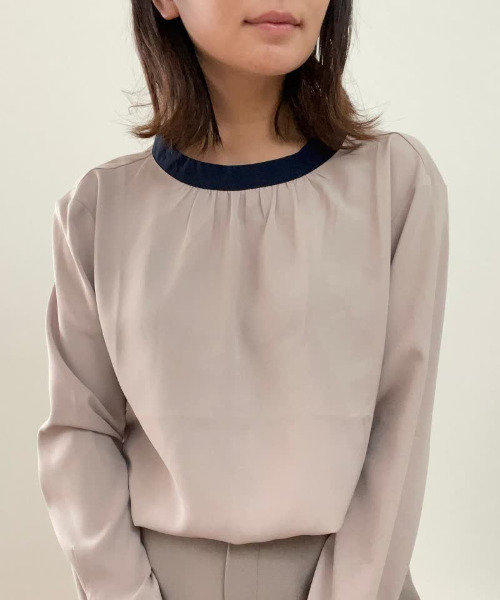 aquagarage（アクアガレージ）の「バイカラーギャザーブラウス（シャツ/ブラウス・レディース・アイボリー/ブラック/グレイッシュベージュ/ライトグリーン・M/L/S/LL）」の13枚目の写真