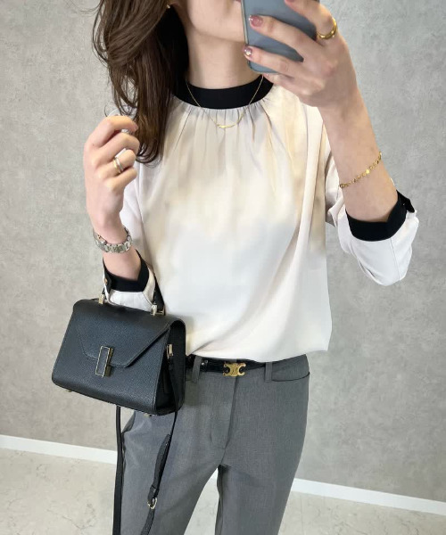 aquagarage（アクアガレージ）の「バイカラーギャザーブラウス（シャツ/ブラウス・レディース・アイボリー/ブラック/グレイッシュベージュ/ライトグリーン・M/L/S/LL）」の11枚目の写真