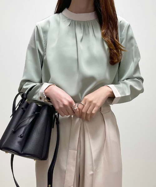 aquagarage（アクアガレージ）の「バイカラーギャザーブラウス（シャツ/ブラウス・レディース・アイボリー/ブラック/グレイッシュベージュ/ライトグリーン・M/L/S/LL）」の16枚目の写真