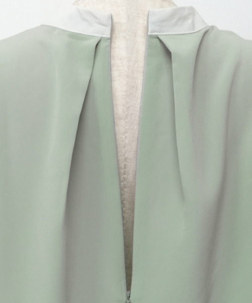 aquagarage（アクアガレージ）の「バイカラーギャザーブラウス（シャツ/ブラウス・レディース・アイボリー/ブラック/グレイッシュベージュ/ライトグリーン・M/L/S/LL）」の18枚目の写真