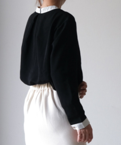 aquagarage（アクアガレージ）の「バイカラーギャザーブラウス（シャツ/ブラウス・レディース・アイボリー/ブラック/グレイッシュベージュ/ライトグリーン・M/L/S/LL）」の14枚目の写真