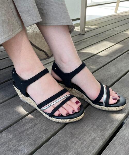 grove(グローブ)の「【大人気につき追加!・人間工学】メタルラインワンタッチサンダル(サンダル・レディース・アイボリー系3/シルバー/ベージュ系その他7/ブラック系3・S/M/L)」の13枚目の写真