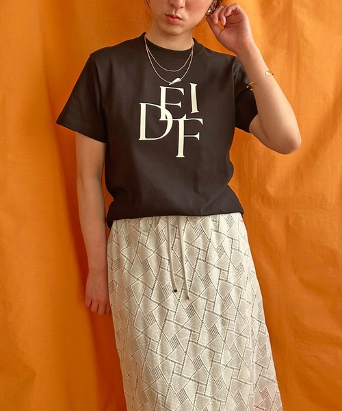 LHELBIE（レルビエ）の「DEFIフロッキーロゴTシャツ（Tシャツ/カットソー・レディース・ホワイト/ネイビー/ブラック・M）」の5枚目の写真