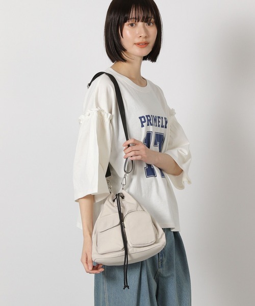 LAKOLE(ラコレ)の「2WAYポケット巾着ショルダーバッグ / 319932(ショルダーバッグ・レディース・オフホワイト/ブラック/カーキ/ライトグレー・FREE)」の1枚目の写真