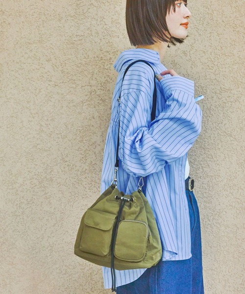 LAKOLE(ラコレ)の「2WAYポケット巾着ショルダーバッグ / 319932(ショルダーバッグ・レディース・オフホワイト/ブラック/カーキ/ライトグレー・FREE)」の4枚目の写真