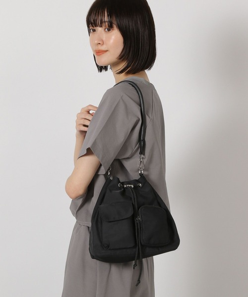 LAKOLE(ラコレ)の「2WAYポケット巾着ショルダーバッグ / 319932(ショルダーバッグ・レディース・オフホワイト/ブラック/カーキ/ライトグレー・FREE)」の2枚目の写真