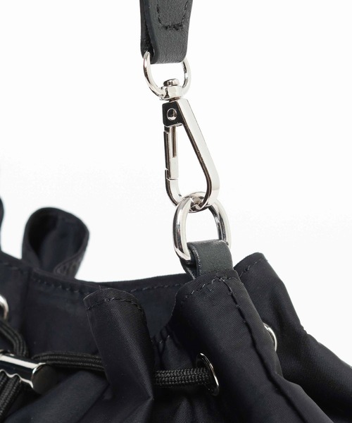 LAKOLE(ラコレ)の「2WAYポケット巾着ショルダーバッグ / 319932(ショルダーバッグ・レディース・オフホワイト/ブラック/カーキ/ライトグレー・FREE)」の12枚目の写真