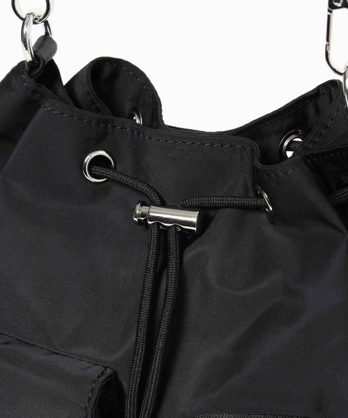 LAKOLE(ラコレ)の「2WAYポケット巾着ショルダーバッグ / 319932(ショルダーバッグ・レディース・オフホワイト/ブラック/カーキ/ライトグレー・FREE)」の13枚目の写真