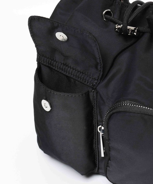 LAKOLE(ラコレ)の「2WAYポケット巾着ショルダーバッグ / 319932(ショルダーバッグ・レディース・オフホワイト/ブラック/カーキ/ライトグレー・FREE)」の16枚目の写真