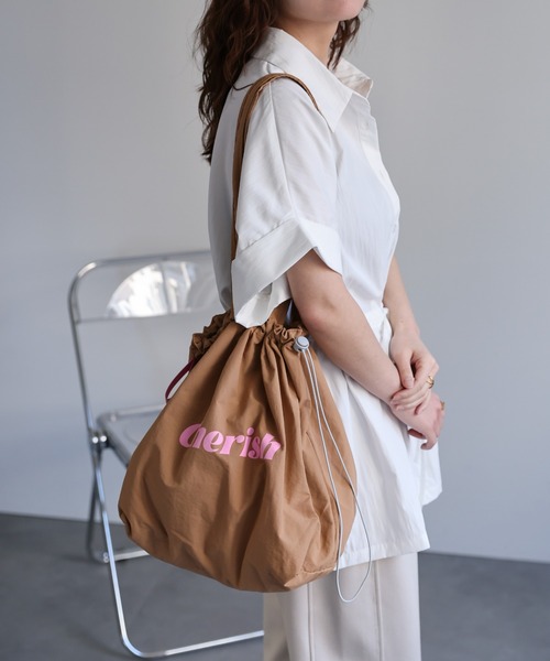 ap retro(アプレトロ)の「ドロストコード巾着ロゴトートバッグ(トートバッグ・レディース・ベージュ/ライトグレー/ブルー/ブラック・FREE)」の8枚目の写真