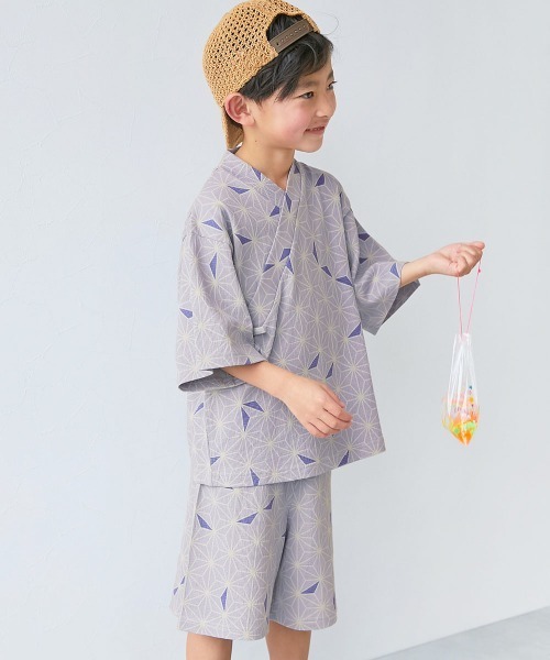 devirock（デビロック）の「すぽっと着られる 着心地やわらか 総柄プリント おやすみ甚平（浴衣・キッズ・ネイビー系1/グレー系1/ブラック系1/ブルー系3/ブルー系1/イエロー系1/ピンク系1/ブルー系2・100cm/110cm/120cm/130cm/140cm/150cm/160cm）」の3枚目の写真