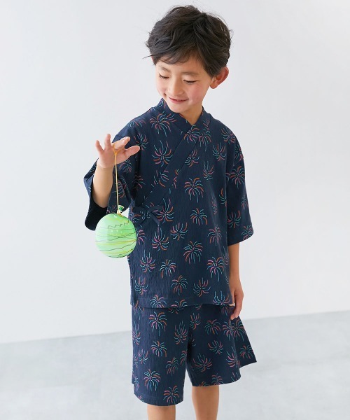 devirock（デビロック）の「すぽっと着られる 着心地やわらか 総柄プリント おやすみ甚平（浴衣・キッズ・ネイビー系1/グレー系1/ブラック系1/ブルー系3/ブルー系1/イエロー系1/ピンク系1/ブルー系2・100cm/110cm/120cm/130cm/140cm/150cm/160cm）」の4枚目の写真